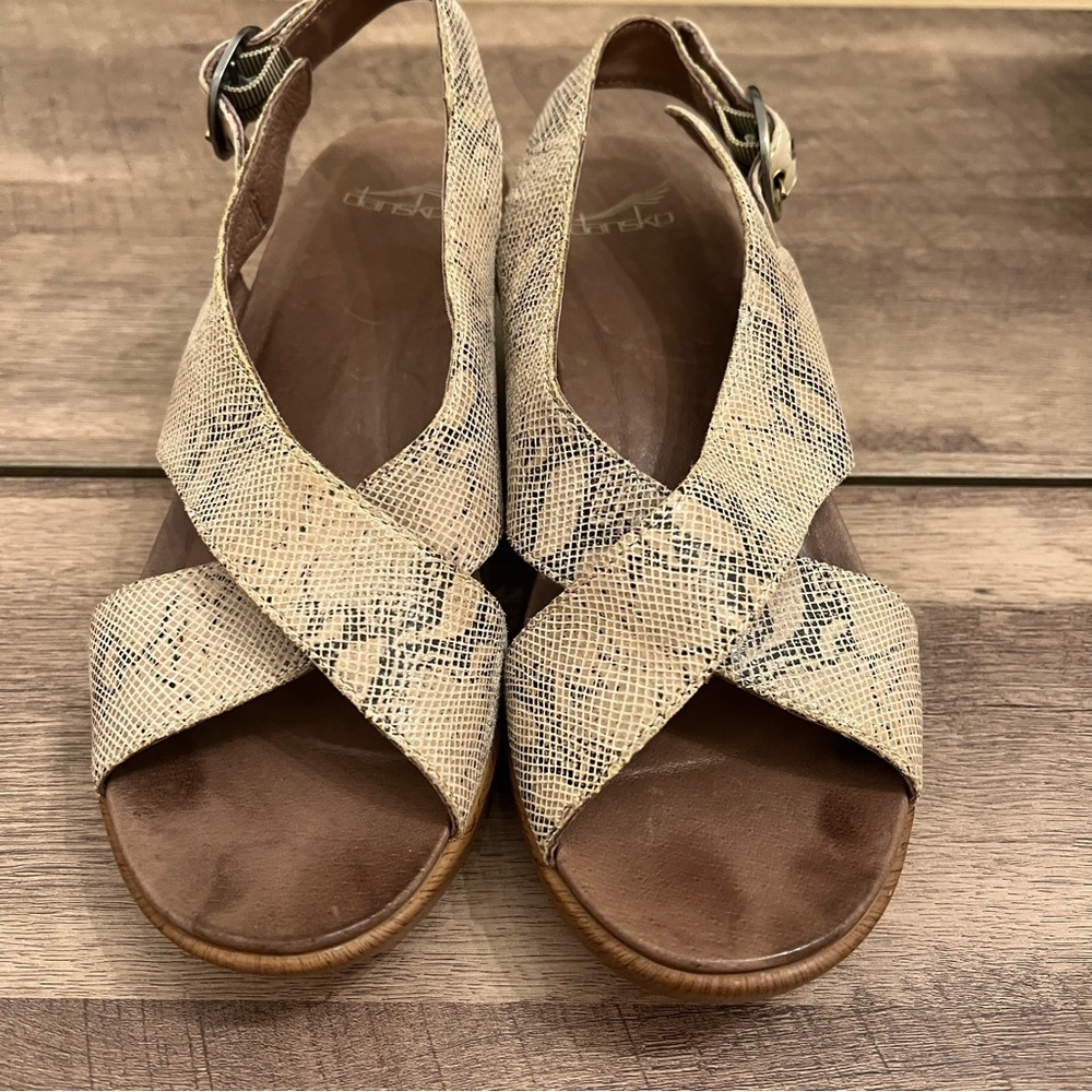 Dansko comfort and supportive women’s sandals size 39 Euro 8.5-9 US